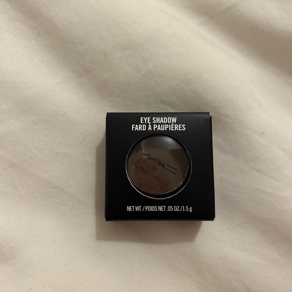 MAC brun eyeshadow - Picture 2 of 4